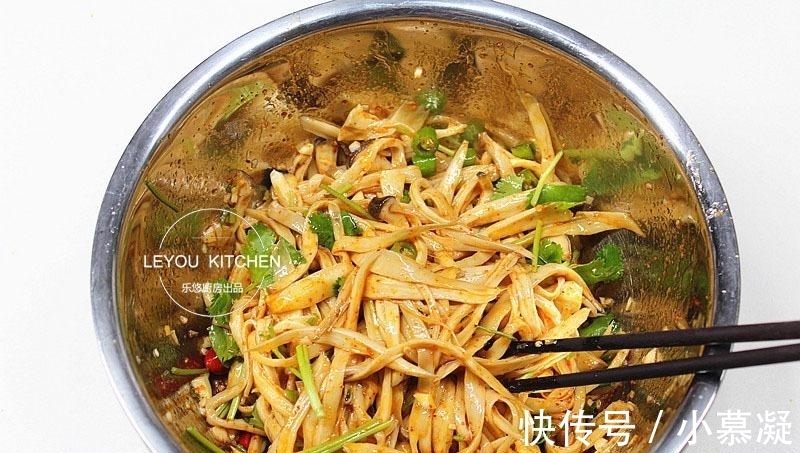 红绿辣椒|这道菜花了不到5元, 油也放得少, 却比肉还香