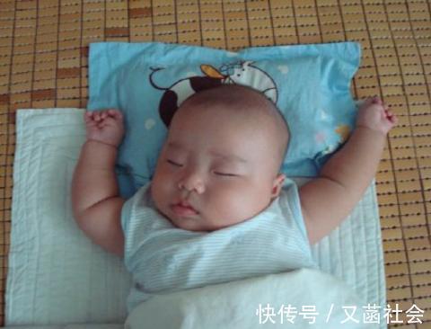 睡眠|哄小孩睡觉,大人为啥都喜欢拍拍婴儿这种哄睡方式比奶睡更高级