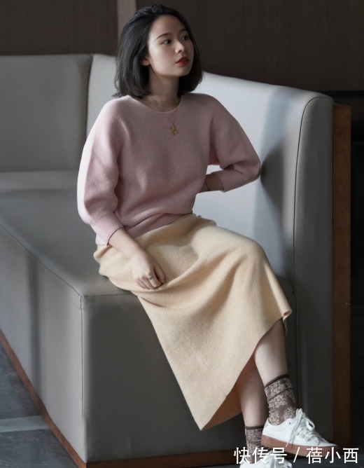 高领衫 春季最火搭法还是“针织衫+半身裙”,不挑人又chic,穿出好气质