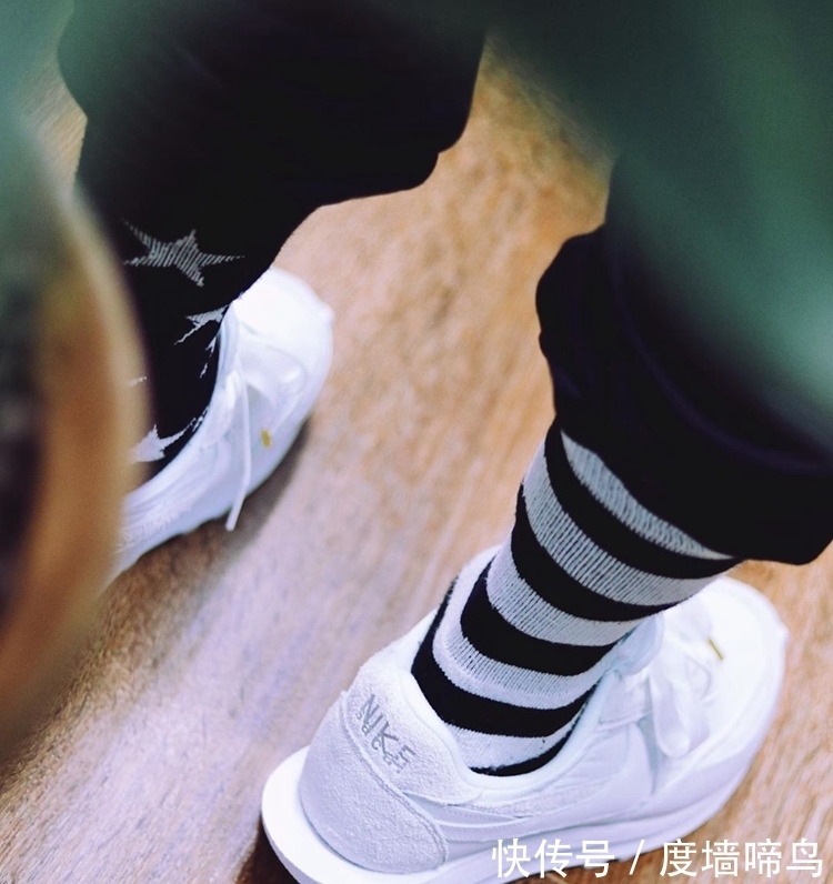 ldv 最新上脚图来了!纯色Sacai x Nike LDV Waffle还能这样穿
