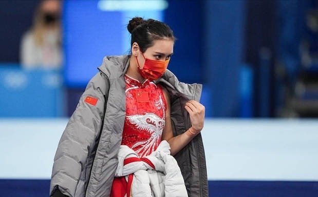 朱雪莹|朱雪莹刘灵玲霸气包揽金银牌,穿金凤旗袍闪耀全场,东方美惹瞩目