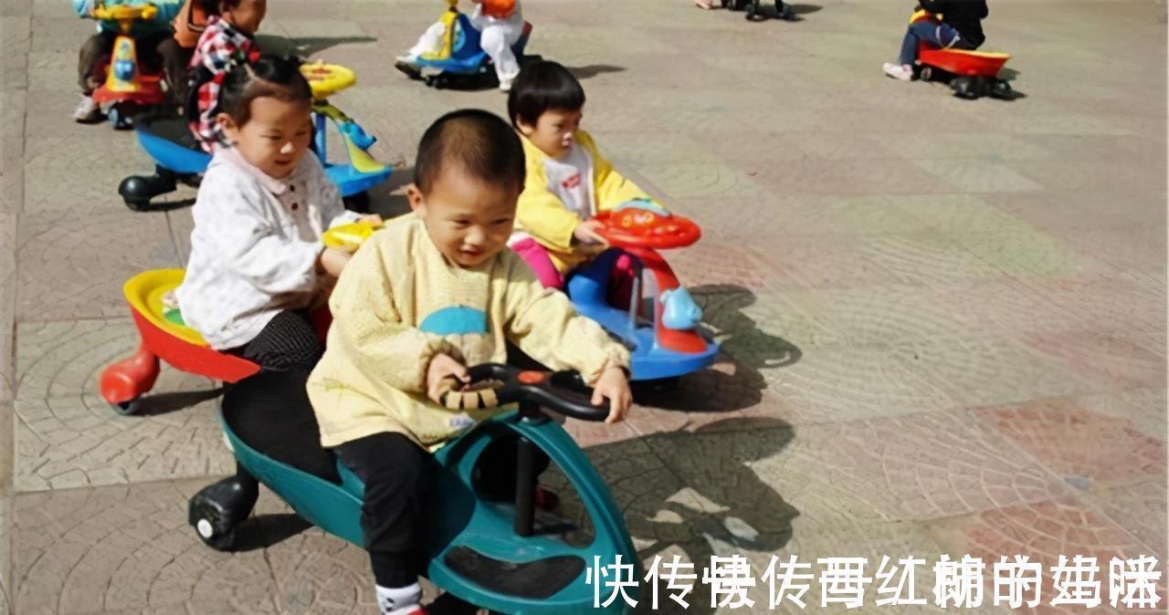 扭扭车|宝宝的扭扭车被女娃霸占,索要时女娃奶奶说的话,母亲强行夺回