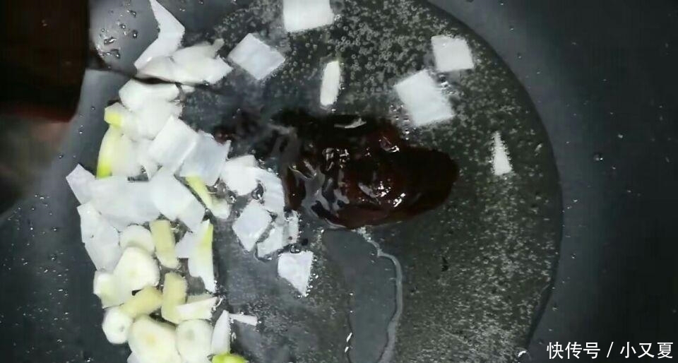 冬天最馋蒜臺，我隔3差5做一次，搭配此物鲜美开胃，杀菌防感冒