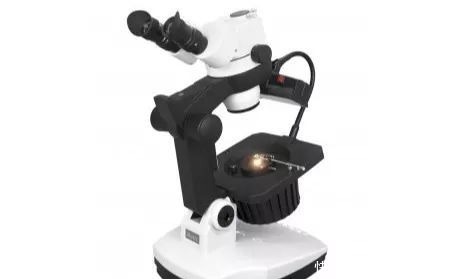 出于|朋友珠宝店开不下去,出于好意买了只6万的手镯,到手却是假货!