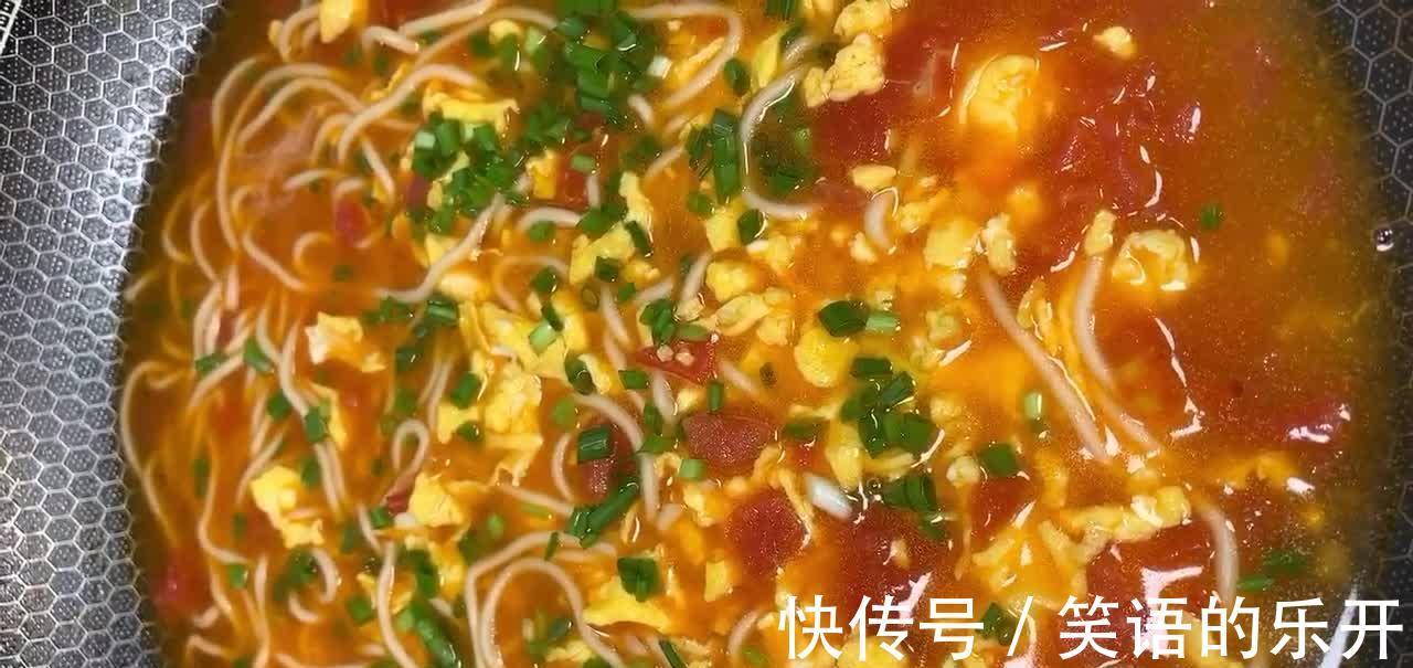 西红柿鸡蛋煮面，酸甜开胃增进食欲，易消化易吸收