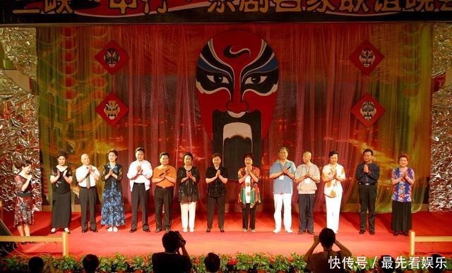 荣誉|黄梅戏新星张小威荣誉不够,年轻需要热血奋斗