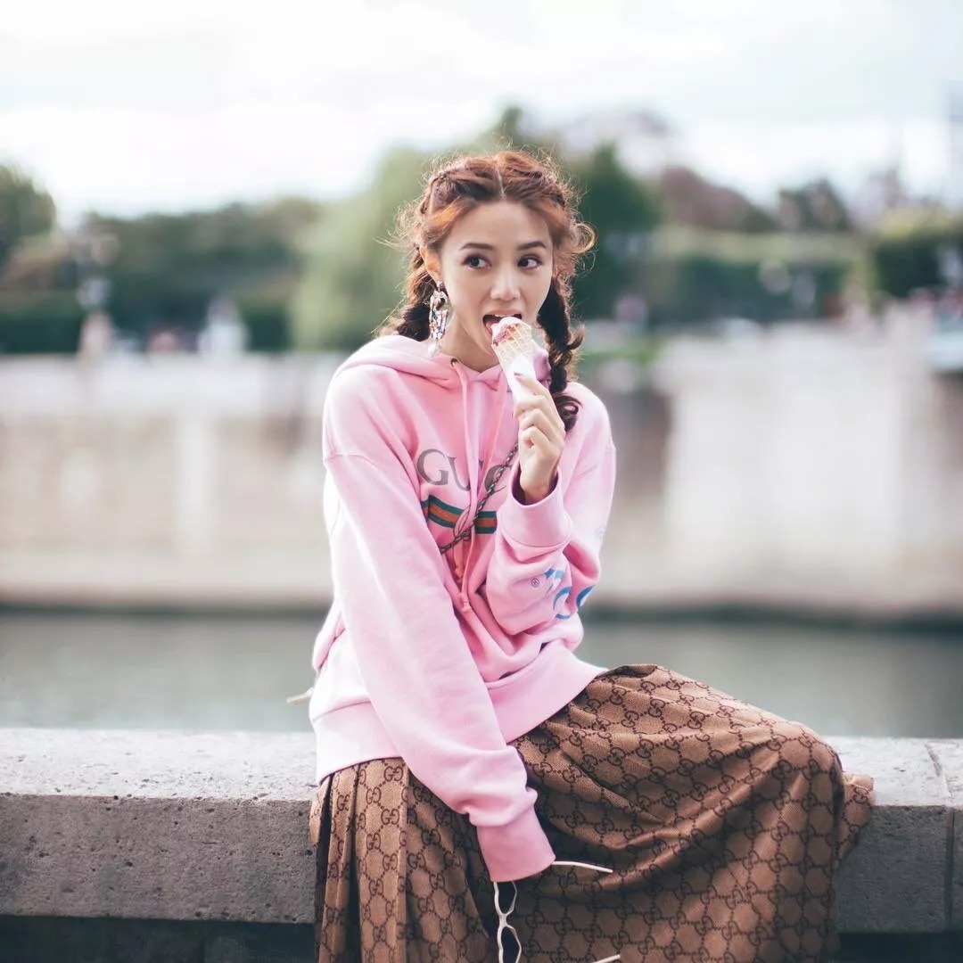 搭配|秋冬穿衣搭配:今冬外套、裤子、卫衣流行 “ 穿大不穿小 ”!让你慵懒又时髦!