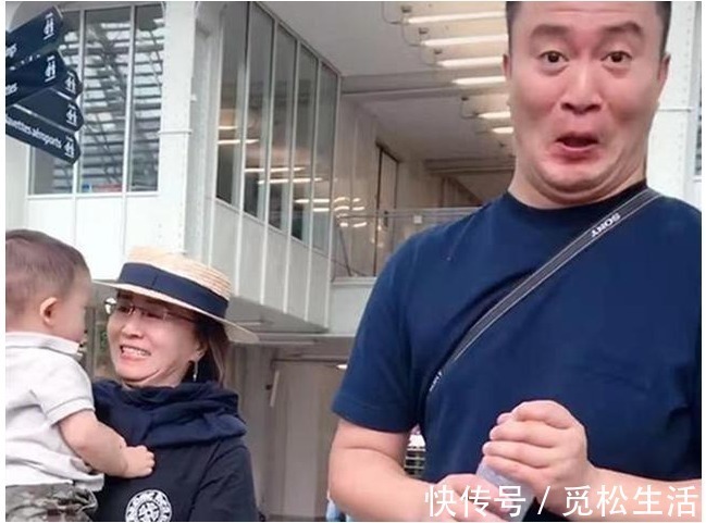 奶奶|爸爸带娃去车站接奶奶,结果被“区别对待”,网友:这对比扎心了