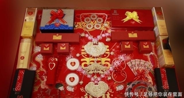 “最年轻婆婆”走红,新娘满脸委屈,亲家母尴尬,这是来抢风头的吧