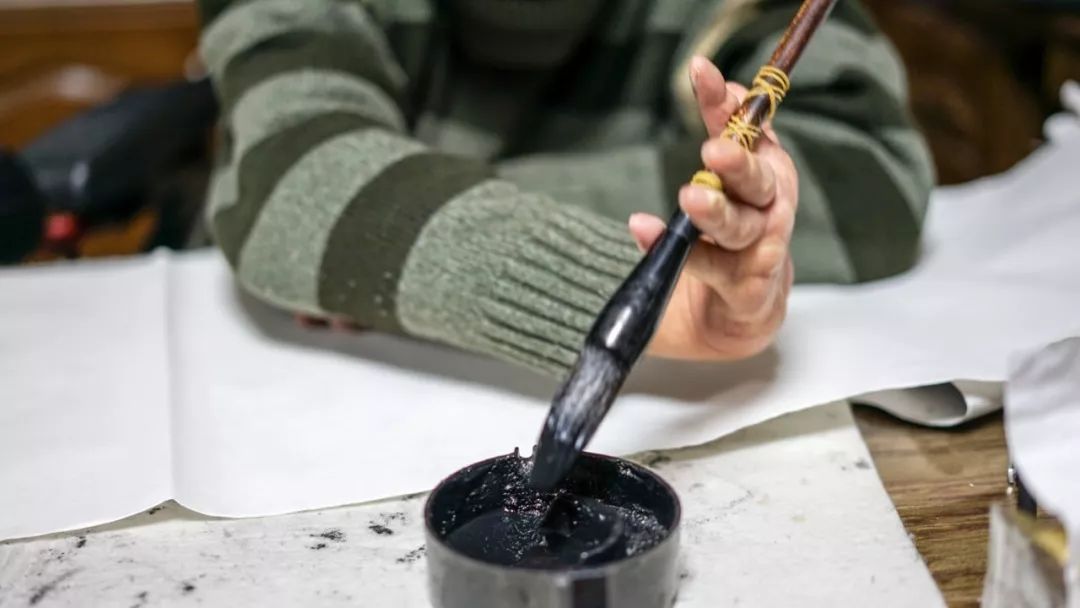 金刚经@高位瘫痪男子靠一支笔,被亚残运会选中,网友直呼:牛