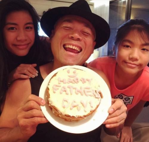 巫啟賢|走進(jìn)巫啟賢現(xiàn)實(shí)的家，住著獨(dú)棟的豪宅，平時(shí)在家還親自做飯吃