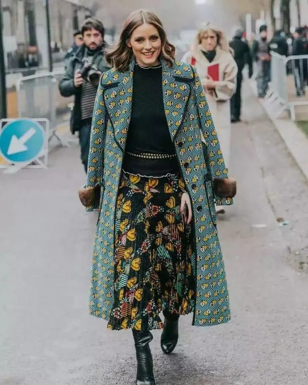不管大衣还是羽绒服,女人少买黑色,这几种颜色更高级,好看减龄