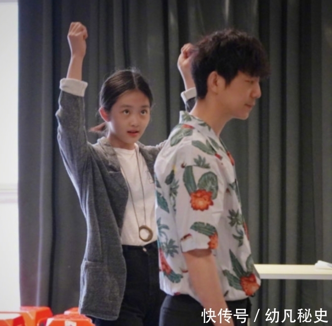 欧巴 《爸爸去哪儿》8年,多多拍话剧,石头帅成欧巴,她受到国王表扬