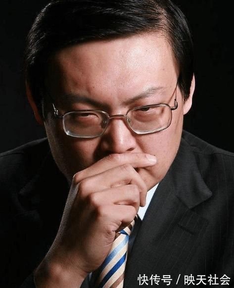 新闻观察|所有节目停播,从当红央视主持到被迫退圈,梁宏达到底得罪了谁