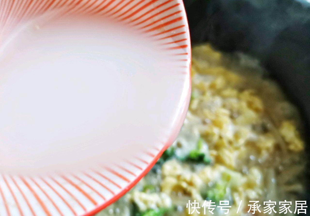 水淀粉|秋天多给家人喝虾仁菇菌汤，营养丰富，做法简单，鲜美可口