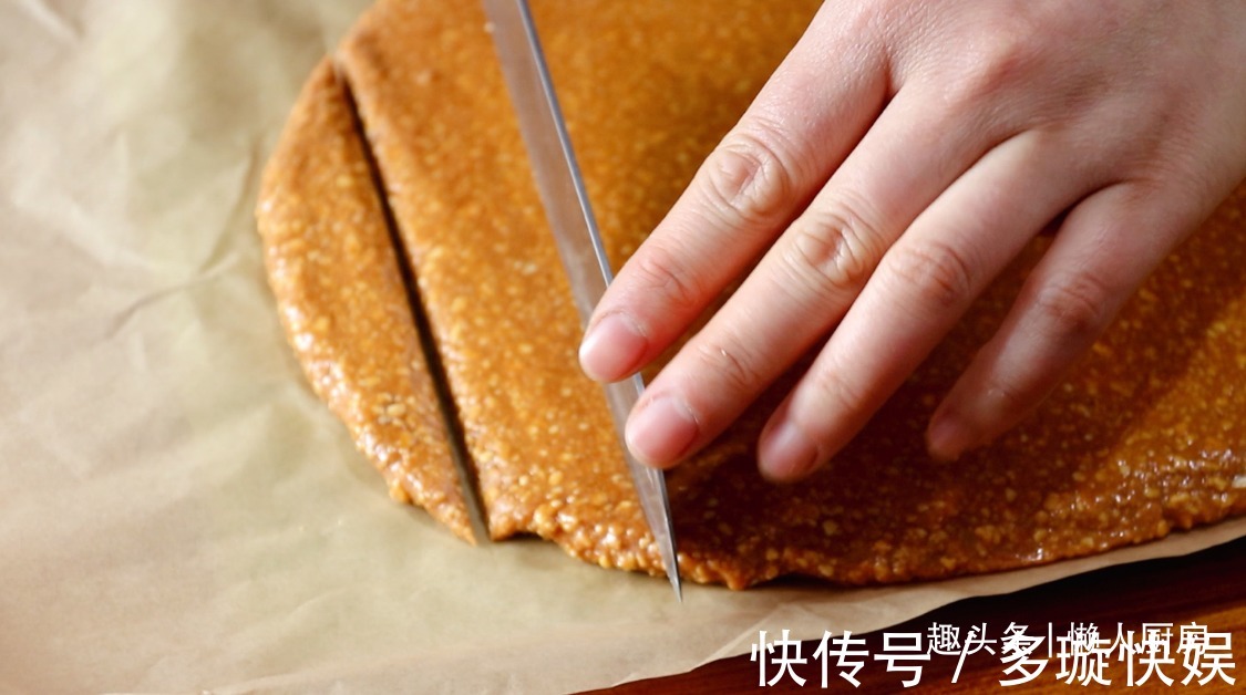 懒哥|花生米不加一滴水，撒点白糖熬一下，比油炸得更好吃，香甜酥脆