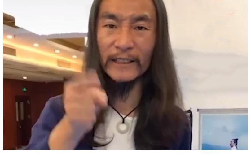 电灯泡&靠写“丑书”走红,创作时表情夸张、情感丰富,1年收获61万粉丝