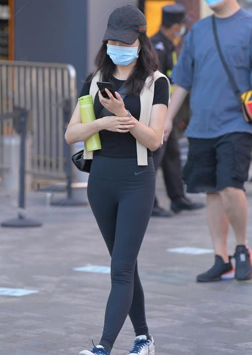 裤身|拒绝千篇一律,日常穿搭试试运动装,简单减龄又舒适