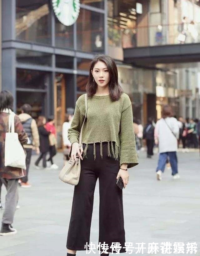 街拍:玉面淡拂的美丽小姐姐,美丽性感,低调大气简约时尚!