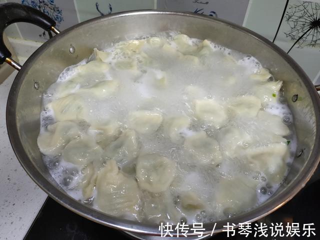韭菜馅|做韭菜馅饺子,调料别乱放,只加“两味料”,馅料鲜香特好吃
