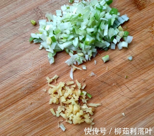 非常好吃|蒸茼蒿丸子，营养健康，非常好吃！
