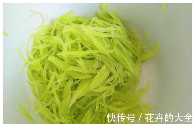 莴苣丝|炒莴苣时，切忌直接下锅就炒，多加1个步骤，莴苣更清脆