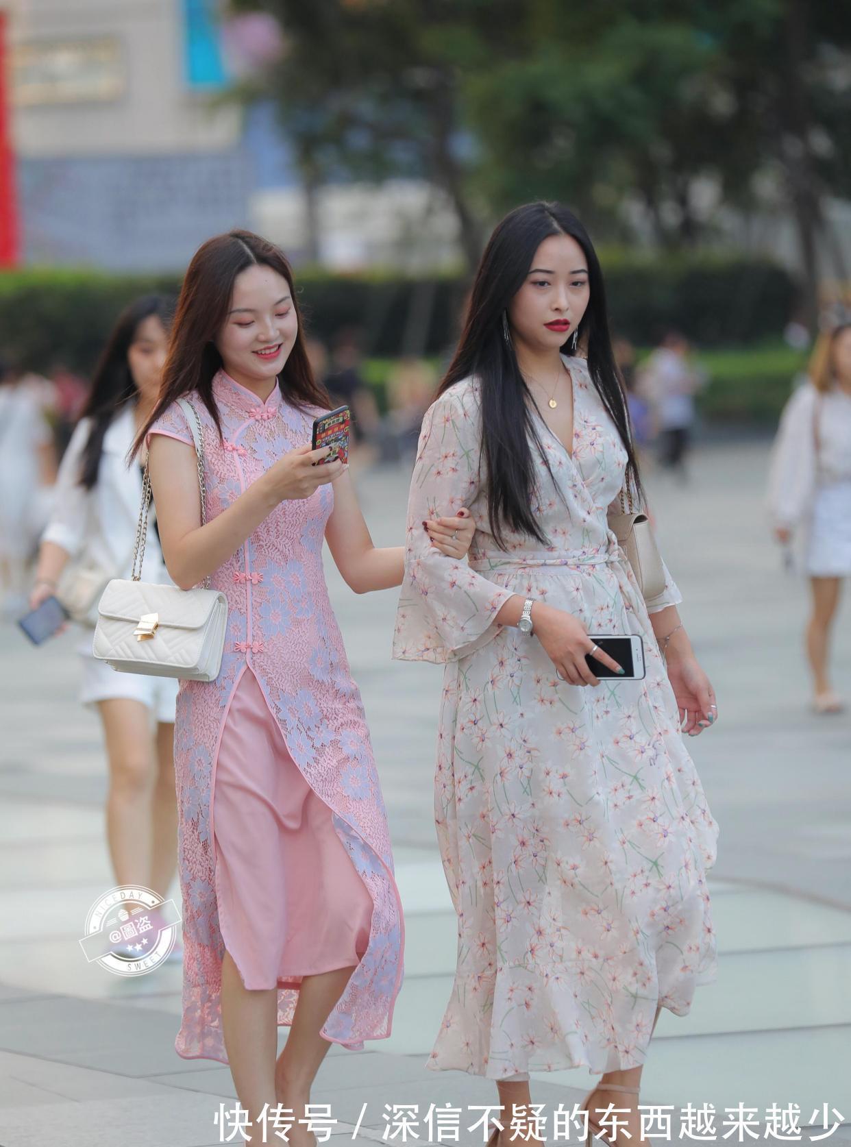 搭配|高腰设计的连衣裙穿上后很显瘦,营造完美气质,简约保暖