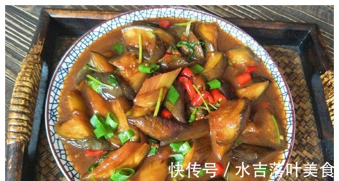 茄子皮|红烧茄子简单好吃的做法,茄子不吸油不变黑,吃起来真香!
