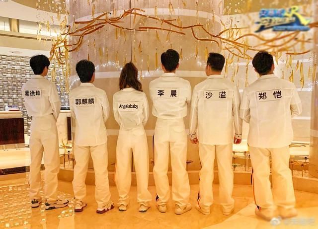 又一对非官方认证CP蔡徐坤baby同框“奔跑吧”,俊男美女超养眼