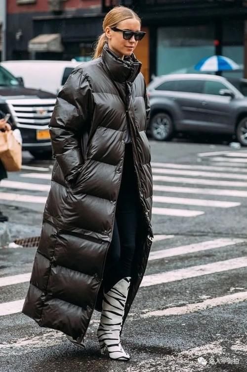  路人甲|【路人甲街拍】12-15/黑色羽绒服才是永不过时的冬季神款