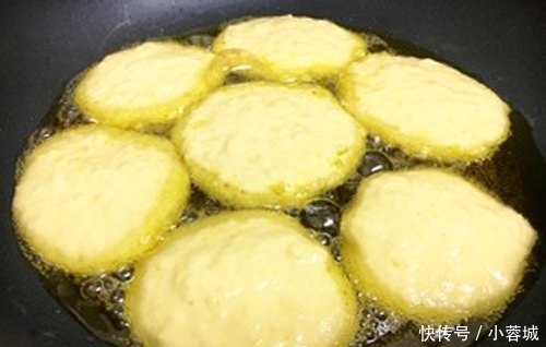 玉米|玉米新吃法,不揉面不擀面,筷子一搅,5分钟就能做好一顿早餐