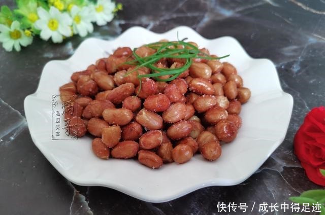 炒花生米，千万不能直接炒，教你饭店的诀窍，又香又脆不返潮！