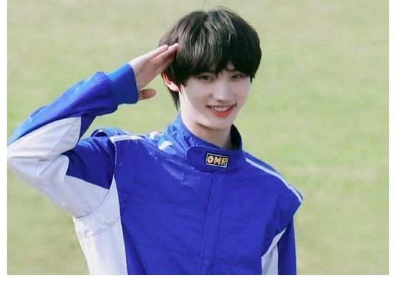 丁程鑫|丁程鑫空中转呼啦圈,杨洋:很赞