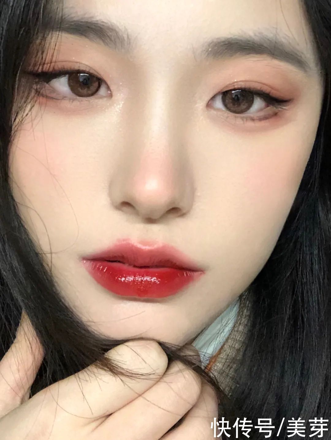 牛油果|“渣女妆”OUT,2021年流行这种妆容,显白又气质