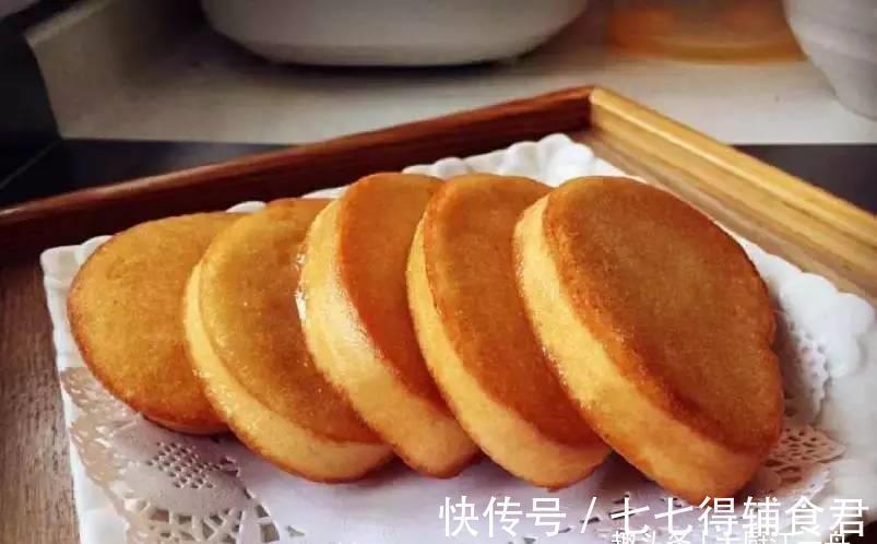 炸馒头片不要直接裹蛋液，多加1步，馒头片外酥里嫩，吃着不油腻