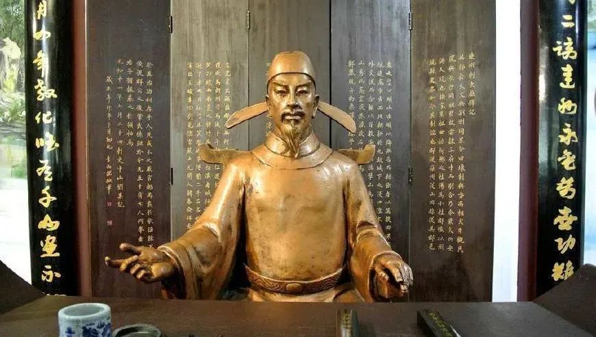 玄都观桃花#诗豪刘禹锡到底有多轴?屡次被贬却不改初心,两次硬刚满朝大臣