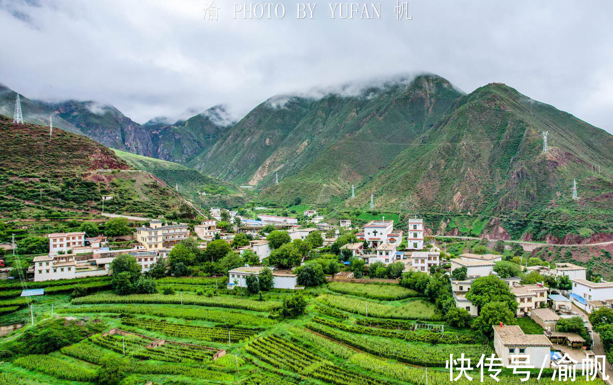 重庆|西藏新农村，家家都住小洋楼，环境美如世外桃源，村里还建有教堂