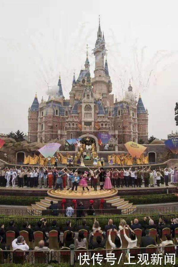 迪士尼乐园|上海迪士尼开园五年了，除了童话故事和经济数字，它还带来什么