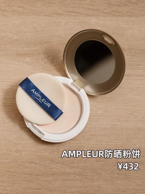 复工翻包记｜上班族女孩包里都有什么？