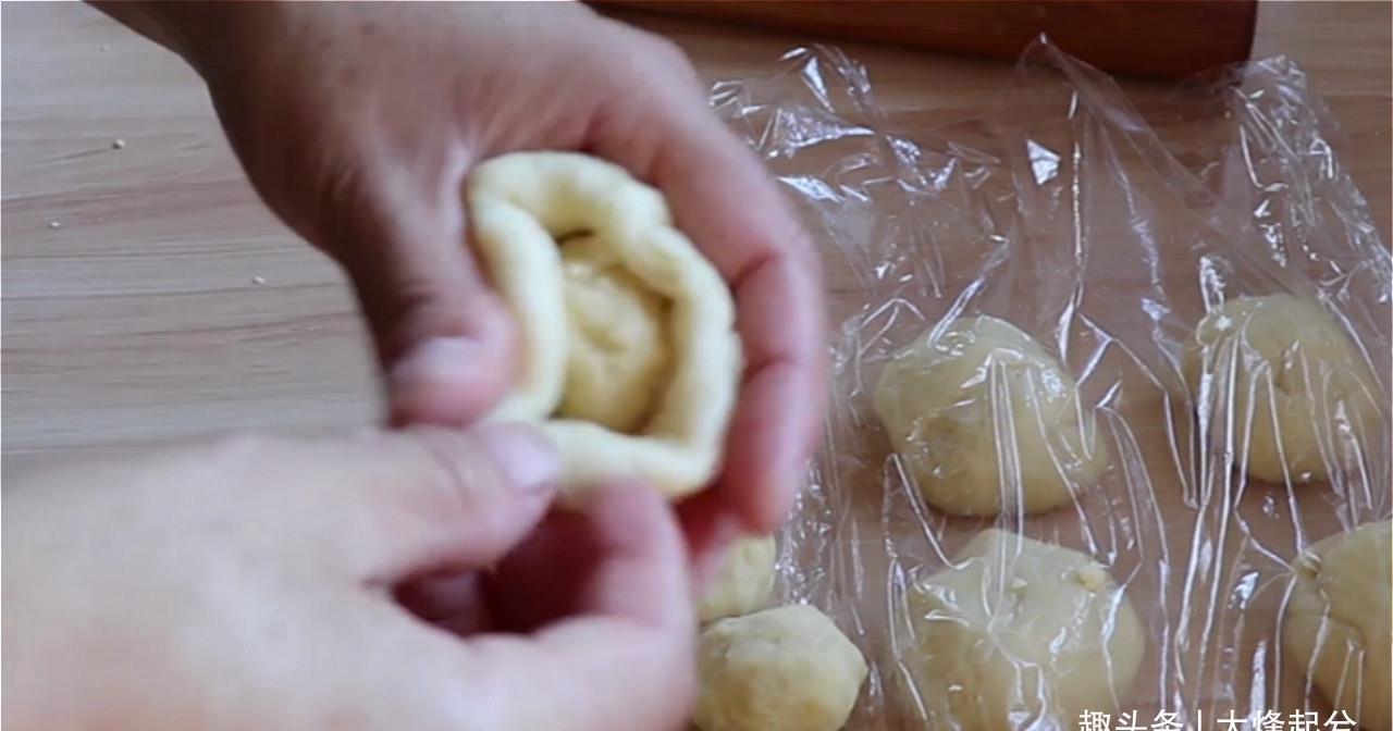 好吃|8块一个的蛋黄酥,在家自制低成本,一口酥掉渣,比外面卖得好吃