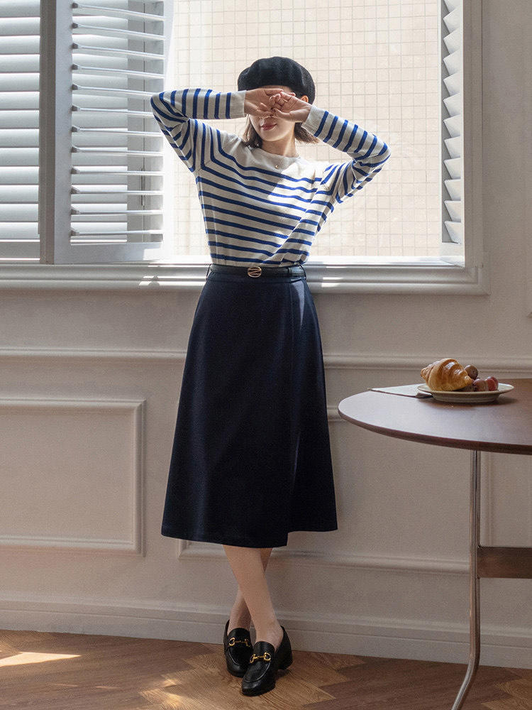 灰色|秋冬,一定要有一件灰色卫衣,搭配牛仔半身裙,简直不要太美