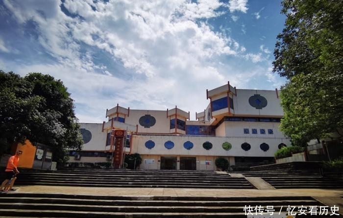 祝贺!中国彩灯博物馆成功创建省级爱国主义教育基地!