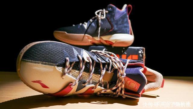 颜值设计双满分!首款“高端外场实战鞋”究竟有何玄机