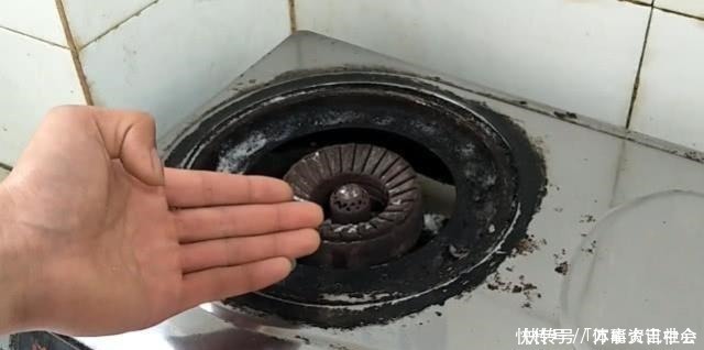 油污|抓紧在燃气灶上倒点白醋,10个家庭9个家庭不懂,学会受用一生!