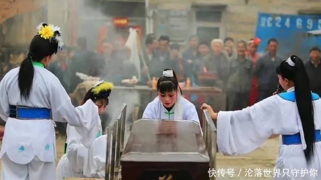 农村职业哭丧女,月入轻松过万,长的漂亮却无人敢娶!