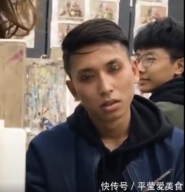 美术生&美术生“成精”了!上课睡觉给自己画“双重保险”,老师差点被骗