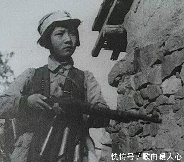 拼命|在抗日战争时期,八路军战士们在战场上为什么要拼命扔手榴弹!