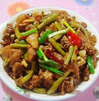 好吃又下饭的酸豆角做法，绝对挑逗你的食欲噢！