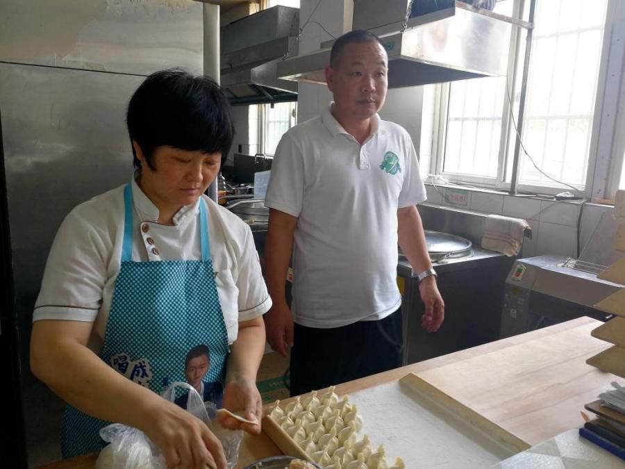 石恩学|这家饺子馆有20多位免费“顾客”，爱心“饺子哥”石恩学尊老敬老“不差钱”