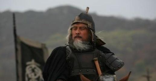 原因就|这位将军武功无人能敌,帝王都忌惮三分不敢杀,却为自保愁白头发
